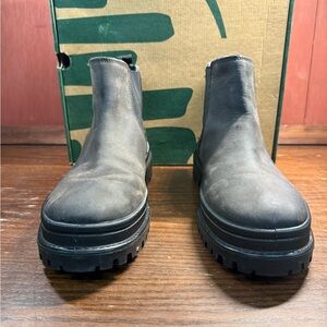 Kamik Chelsea Men’s Boots Size 9 US